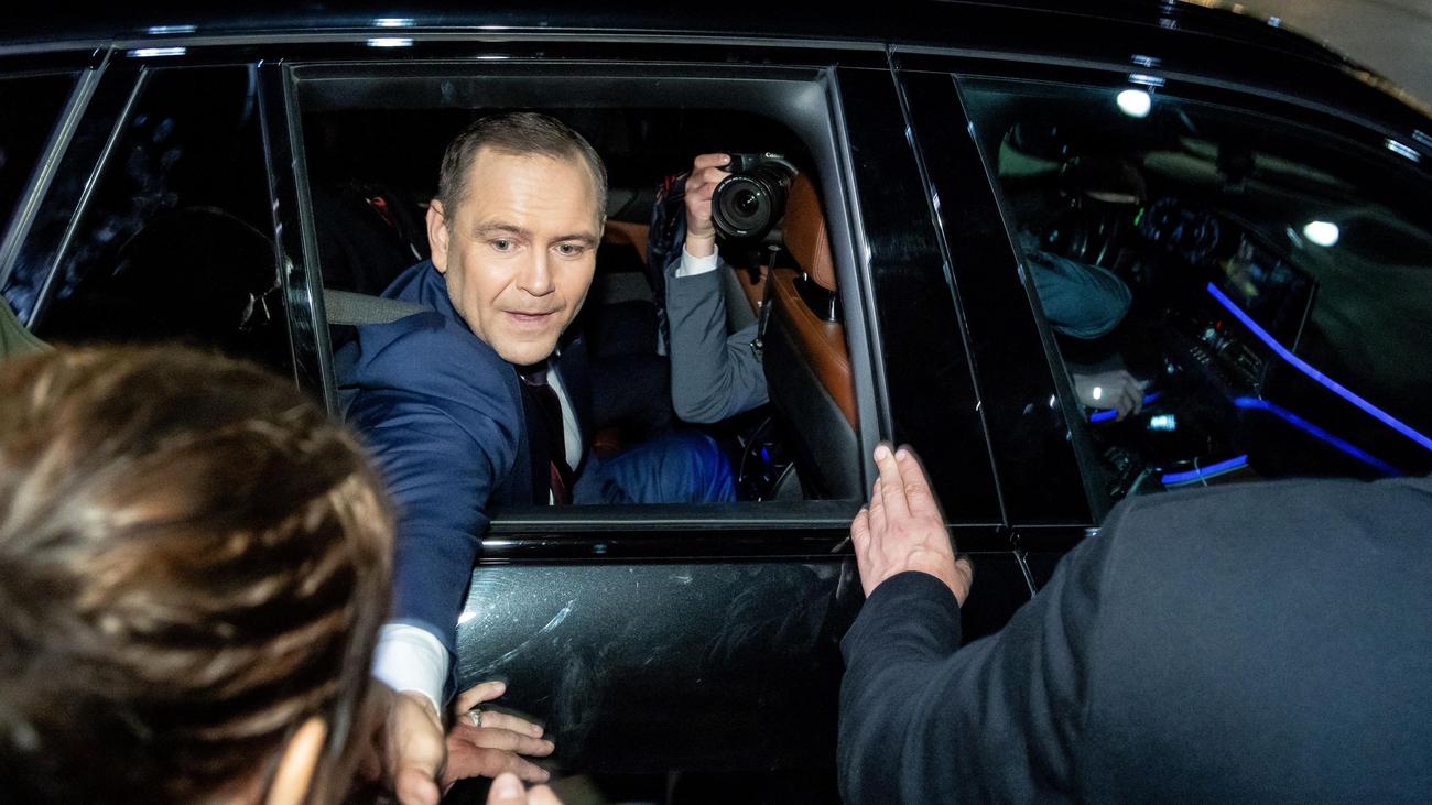 Karol Nawrocki: Polens neuer Präsident kündigt Blockade der Tusk-Regierung an