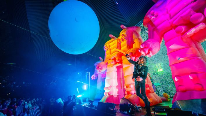 Wayne Coyne, Sänger von The Flaming Lips live im Berliner Tempodrom am 05.06.2025.(Quelle:picture alliance/PIC ONE/M.Werner)