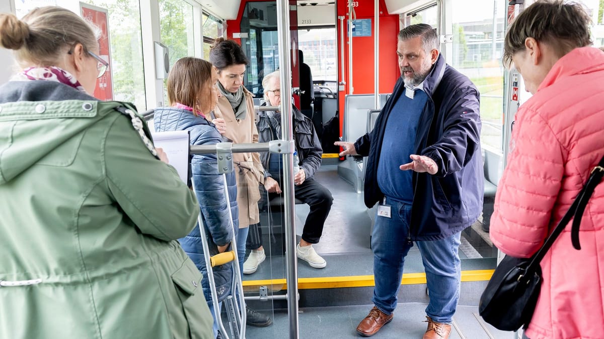 Fahrgäste und Fahrer entwickeln neue Bahnen mit