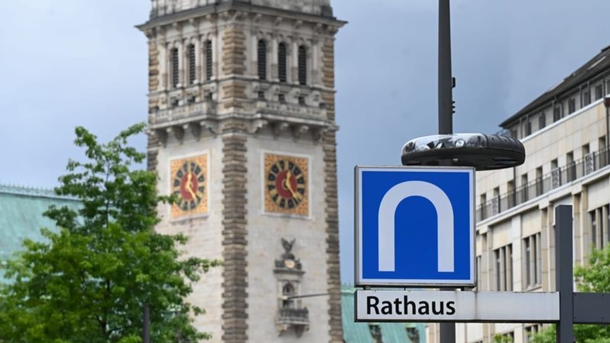 Darum sind die U-Schilder umgedreht – Aktion von HVV und Hochbahn