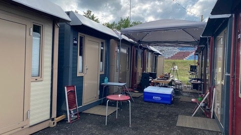 Rock am Ring: Beim "Experience Camping" schlafen die Festivalgäste in Containern, teilweise sogar mit Dusche und Toilette. 