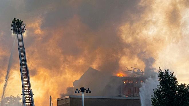 Feuer in Dresden: Bei einem verheerenden Feuer ist die frühere Staatsoperette in Dresden ausgebrannt.