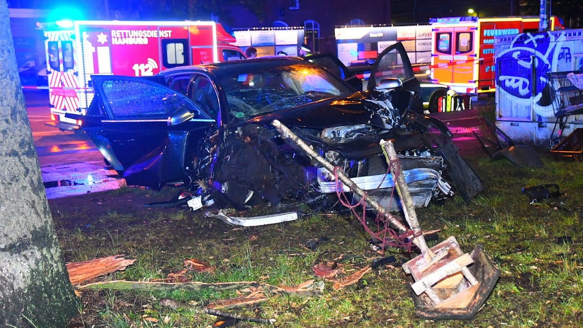 Schwerer Unfall mit Audi – Zwei Kleinkinder verletzt