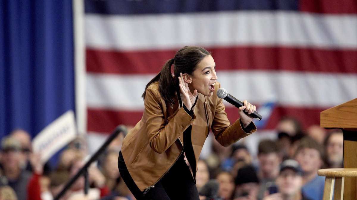Demokratin AOC sieht „zwei Typen mit riesigen Egos“