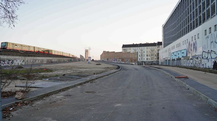Die Baustelle der künftigen Auffahrt auf den 16. Bauabschnitts der Berliner Stadtautobahn A100 aus Sicht der B96a Am Treptower Park in Berlin-Treptow am 07.03.2025 (Quelle: rbb / Schneider).