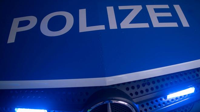 Mannheim: Der Streifenwagen sicherte ein Pannenfahrzeug ab. (Symbolbild)
