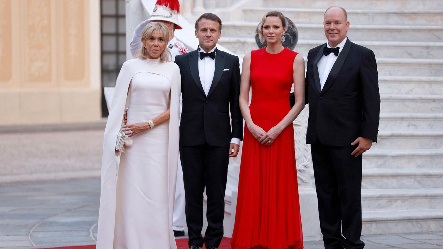 Fürstin Charlène + Brigitte Macron: Das geheime Zeichen ihrer Looks