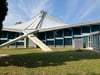 Ostmoderne mal anders: Die Stadthalle Neubrandenburg ist in der berühmten Hyparschalen-Konstruktion des Bauingenieurs Ulrich Müther errichtet.