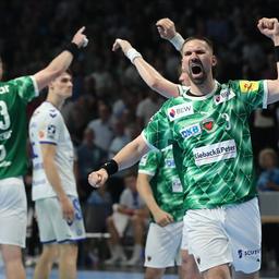 Die Spieler der Füchse Berlin bejubeln einen Treffer gegen Gummersbach. (Foto: IMAGO / Contrast)