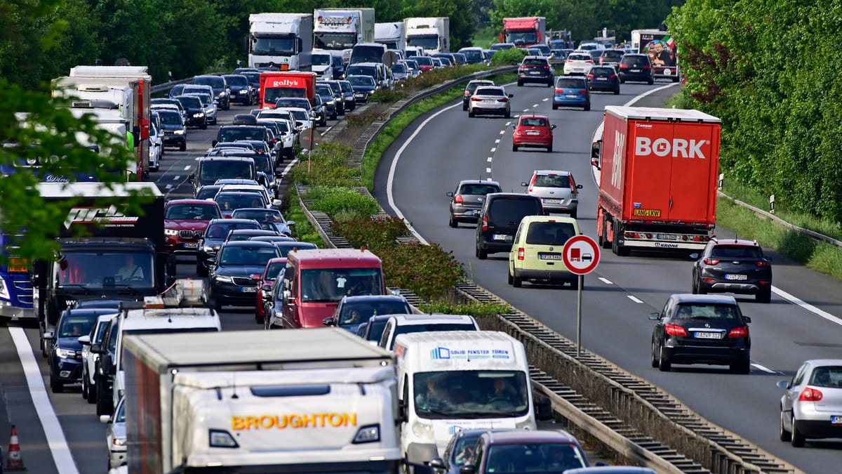 A5 nach Unfall am Montag gesperrt – drei Verletzte