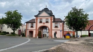 In Göllheim gibt es einen historischen Ortskern. Dort könnten mit Hilfe eines Förderprogramms private Häuser saniert werden. Nachfrage dafür gibt es seit zwei Jahren aber kaum. 