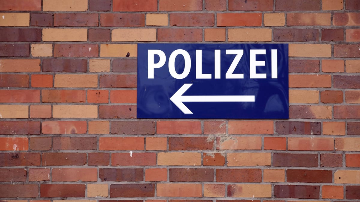 Polizei ermittelt nach Messer-Vorfall auch gegen verletzten Beamten