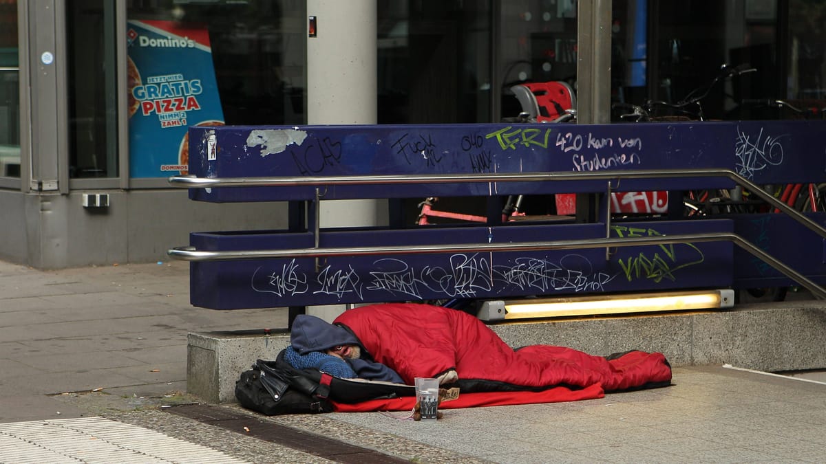 Schutzlos und allein – so viele Obdachlose sind 2025 verstorben