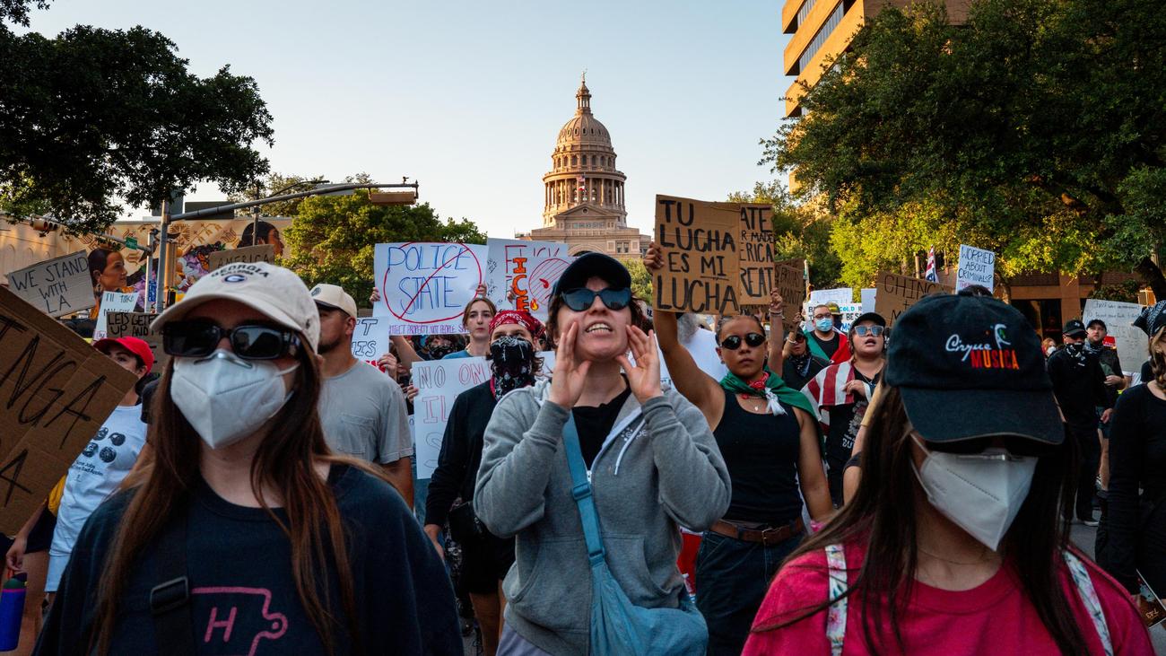 Proteste gegen Abschiebungen in den USA: Auch Texas kündigt Einsatz von Nationalgarde an