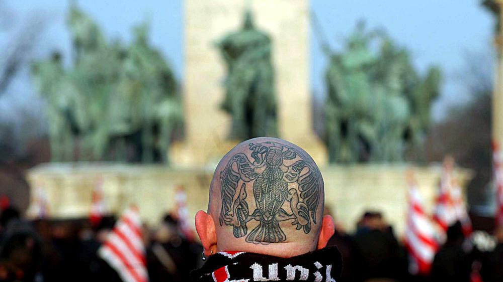 Auslieferung nach Ungarn: Ein Neonazi beim alljährlichen Aufmarsch "Tag der Ehre" am 11. Februar in Budapest. Archiv-Bild aus dem Jahr 2006