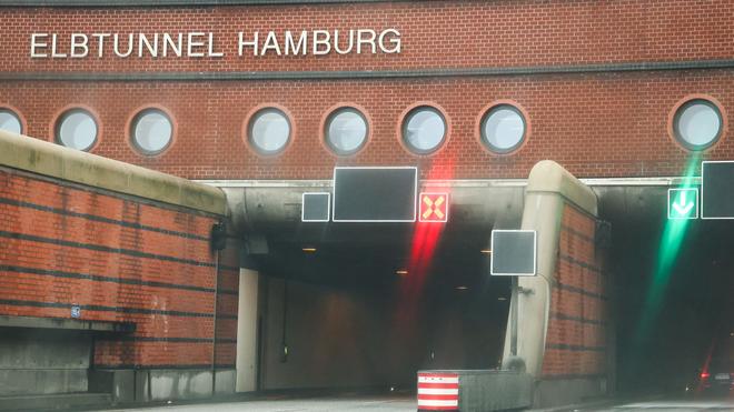 Straßenbau: Die A7 und der Elbtunnel werden am Wochenende in Richtung Süden voll gesperrt. (Archivbild)