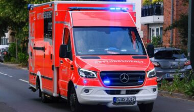 24 Schulkinder in Unfall zwischen Rheinbahn und Lkw involviert