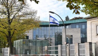 Nahost: Israelische Botschaft in Berlin bleibt geschlossen