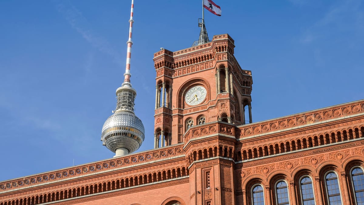 Männer sollen Land um mehr als halbe Million betrogen haben