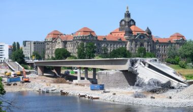 Nächstes Brückenteil kracht in die Elbe