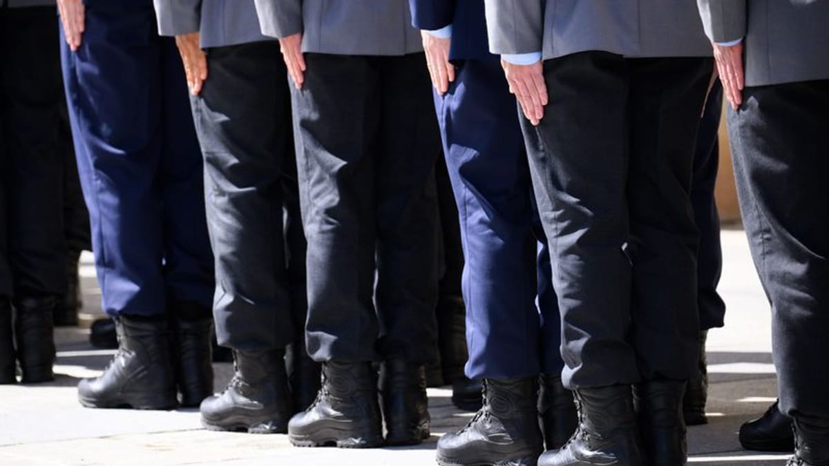 Sperrungen und Proteste zum Veteranentag am Sonntag angekündigt