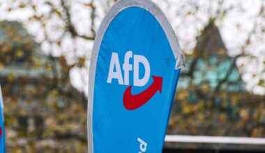 Attacke auf AfD-Stand – zwei Männer leicht verletzt