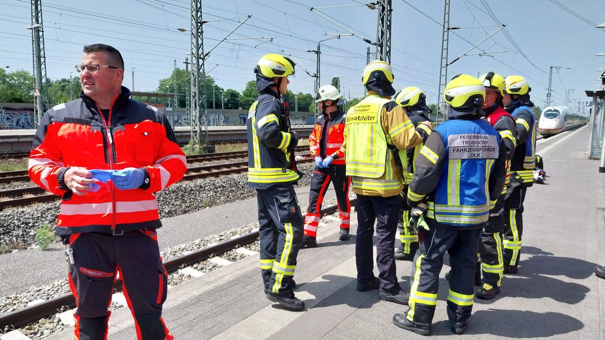 ICE erfasst Person – Bahnstrecke voll gesperrt
