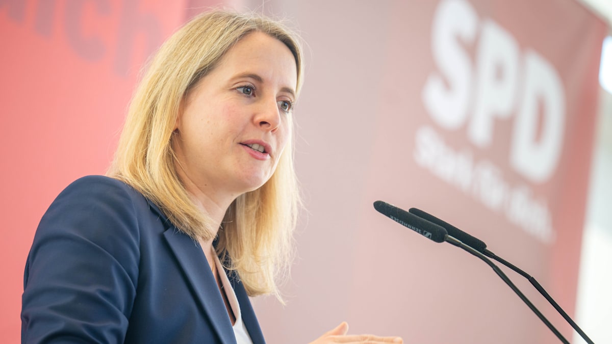 Verena Hubertz: „Sehr ambitioniertes Ziel“ – Bauministerin will Baukosten halbieren