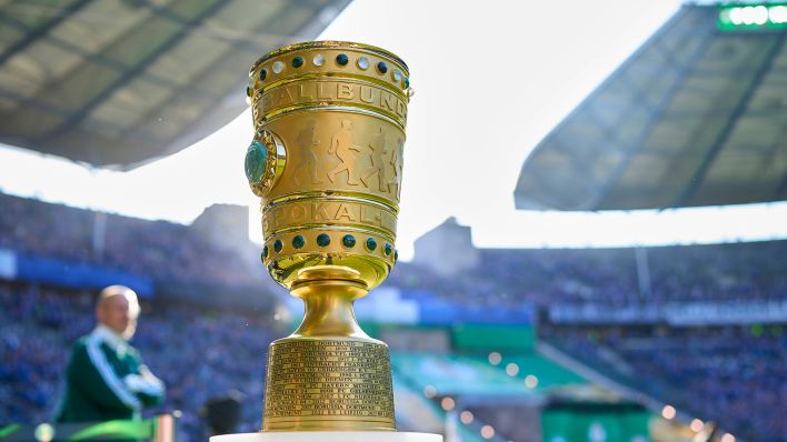 Der DFB-Pokal im Berliner Olympiastadion vor dem Finalspiel 2025 (Bild: Imago Images/ActionPictures)