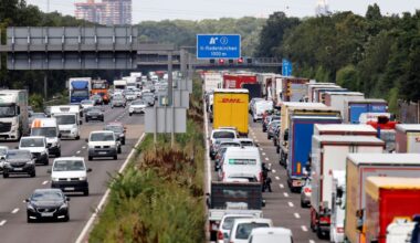 Lange Staus rund um Köln erwartet