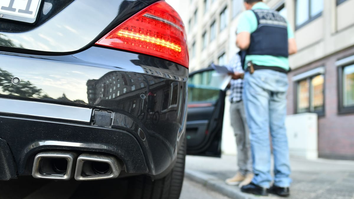 Polizei stoppt Raser und E-Scooter-Fahrer bei Großkontrolle