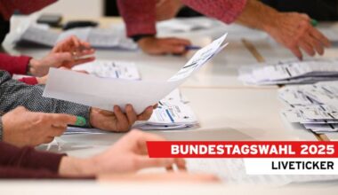 Symbolbild: Stimmzettel der Briefwahl für die Bundestagswahl werden am 23.02.2025ausgezählt. (Quelle: dpa-Bildfunk /Bernd Weißbrod)