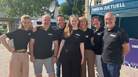 Unser SWR-Team vor Ort in Wolfstein (von links nach rechts): Christina Fleischanderl, Udo Jung, Sebastian Stollhof, Verena Lörsch, Andrea Rademacher, Nicola Geck und Ehrenfried Klein. Wir freuen uns, auf Ihren Besuch.