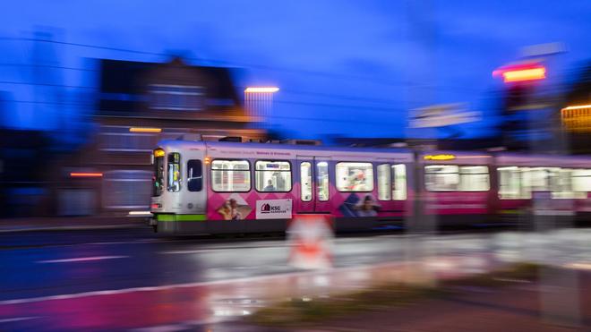Bei Hannover: Die Verletzten kamen nach dem Stadtbahn-Unfall in Krankenhäuser. (Symbolbild)