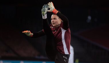 Neue Union-Spielerin Nadine Böhi macht sich auf dem Platz warm (Quelle: IMAGO / Gabor Baumgarten)