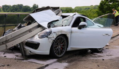 Porsche-Fahrer rast fast in den Abgrund - Vollsperrung!