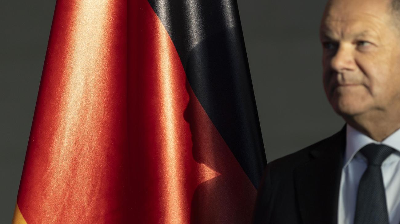 Spitzenpolitik: Regierungssprecher verteidigt acht Stellen für Büro von Scholz