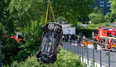Hamburg: Auto stürzt aus Parkhaus fünf Meter in Tiefe
