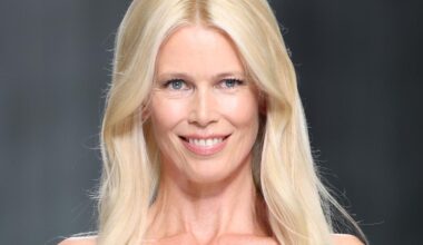 Claudia Schiffers sexy Schnappschuss legt ihre Oberweite frei