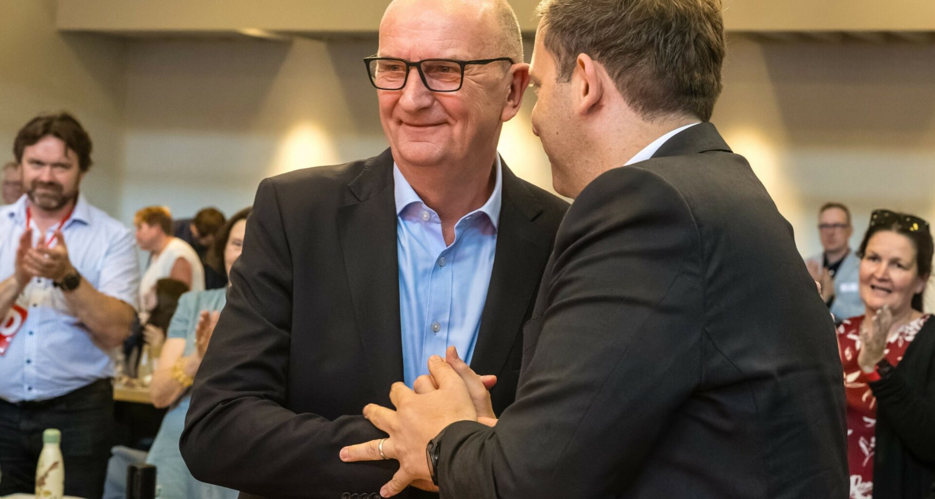 Cottbus – Woidke bleibt Chef der Brandenburg-SPD