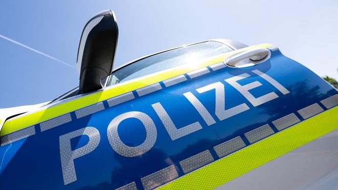 Frankfurt am Main: Die Polizei findet das Trio bei der Fahndung. (Symbolbild)