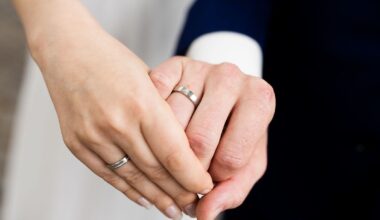 Frauen und Männer tragen in Partnerschaften oft sehr unterschiedlich zum Haushaltseinkommen bei (Symbolbild)