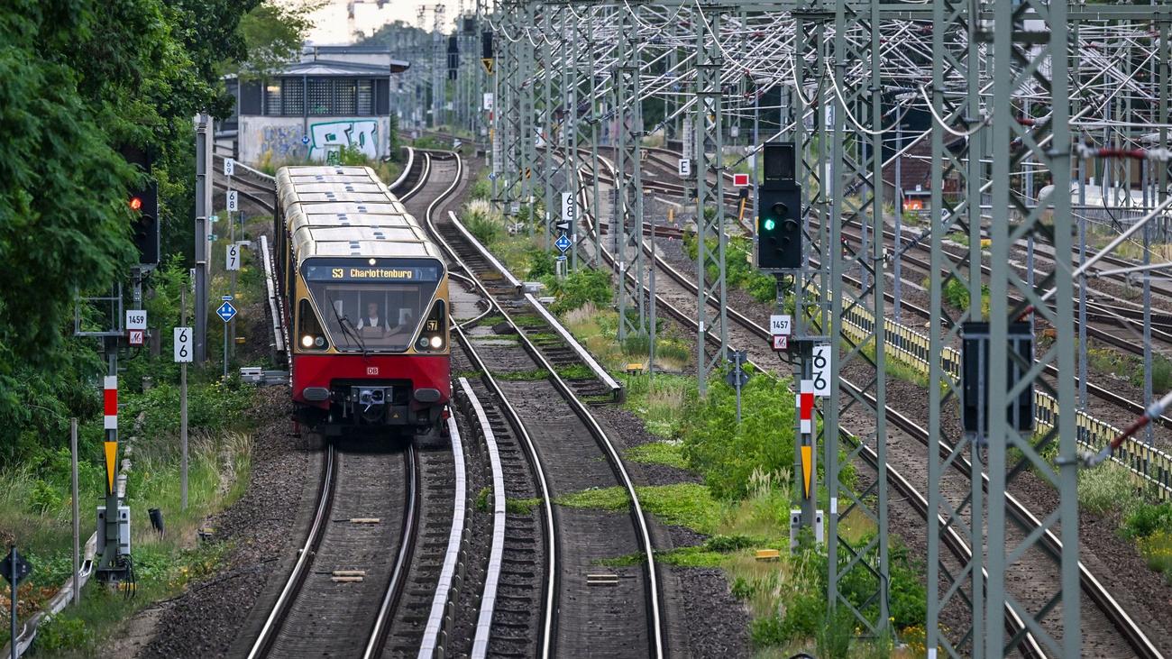 Unwetter: Nach Sturm-Chaos: Bahn-Verkehr in Berlin beruhigt sich