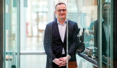 Coronapandemie: Jens Spahn soll bei Maskenbeschaffung Fachberater ignoriert haben