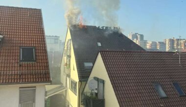 Stuttgart-Botnang: Dachstuhlbrand hält Feuerwehr in Atem