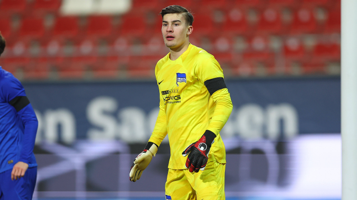 Robert Kwasigroch im Tor für Hertha BSC. (Foto: IMAGO / Picture Point)