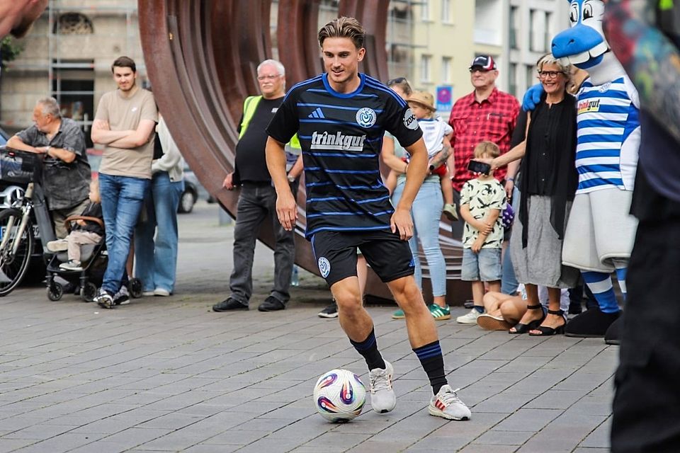 Patrick Sussek im neuen Auswärtstrikot des MSV Duisburg.