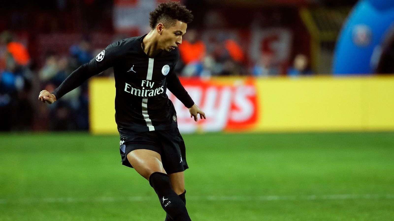 
                <strong>Platz 10 - Thilo Kehrer</strong><br>
                • Abgebender Verein: FC Schalke 04<br>• Aufnehmender Verein: Paris St. Germain<br>• Transfererlös: 37 Millionen Euro<br>
              