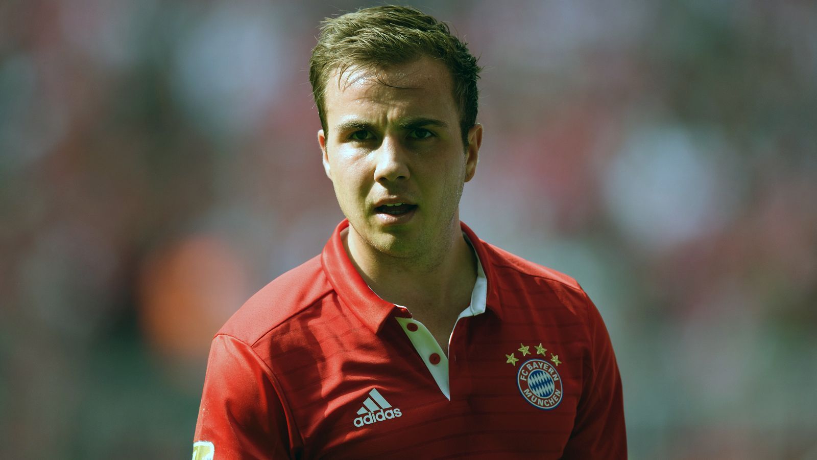 
                <strong>Platz 10 - Mario Götze</strong><br>
                • Abgebender Verein: Borussia Dortmund<br>• Aufnehmender Verein: FC Bayern München<br>• Transfererlös: 37 Millionen Euro<br>
              