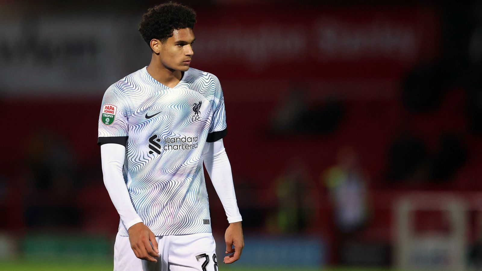 <strong>Jarell Quansah (FC Liverpool)</strong><br>Der Wechsel des englischen U21-Nationalspielers zu Bayer 04 Leverkusen ist offenbar so gut wie perfekt. Laut Transferinsider Fabrizio Romano wird Quansah am kommenden Montag seinen Medizincheck in Leverkusen absolvieren. Der erst 21-Jährige soll bei Bayer als Nachfolger von Jonathan Tah aufgebaut werden, der zum FC Bayern München gewechselt ist ...